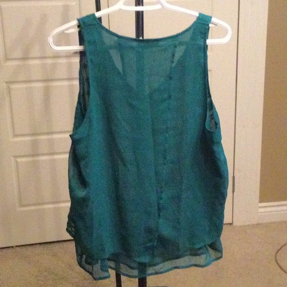 Lady Brand Sleeveless Top - Picture 2 of 7